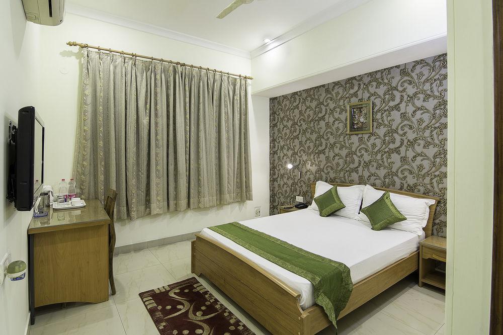 Hotel Treebo Palm Tree Palam Vihar Gurgaon Exterior foto