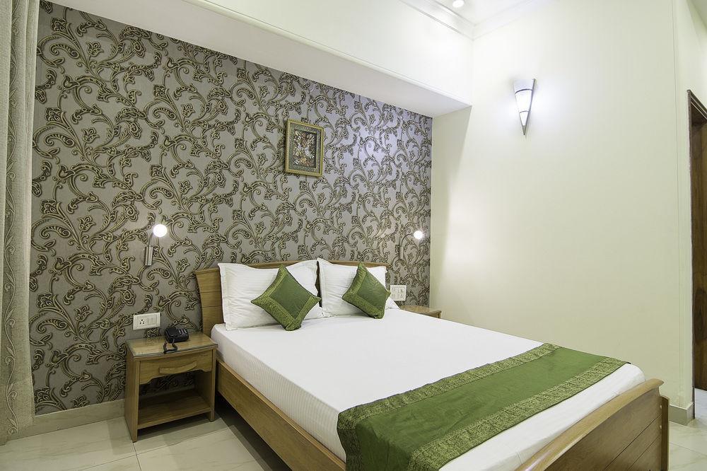 Hotel Treebo Palm Tree Palam Vihar Gurgaon Exterior foto