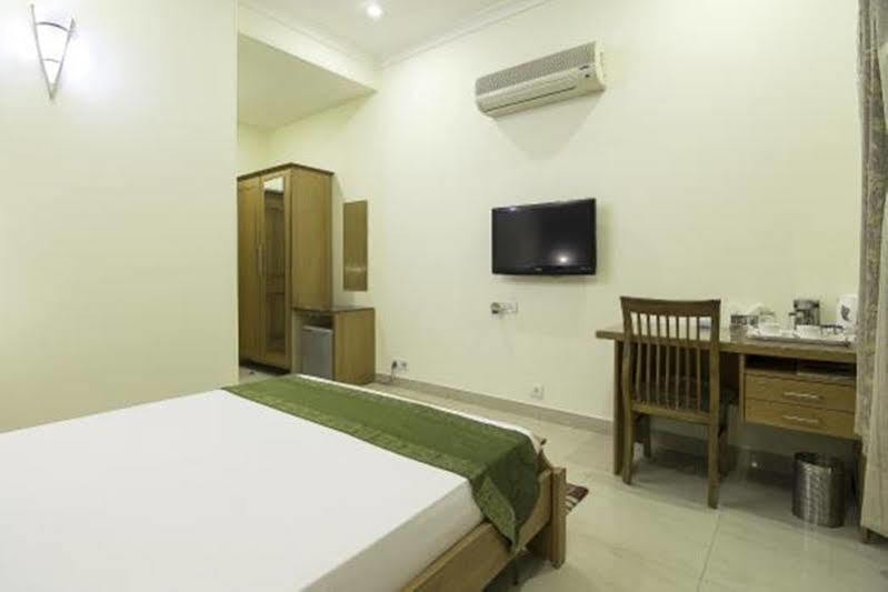 Hotel Treebo Palm Tree Palam Vihar Gurgaon Exterior foto